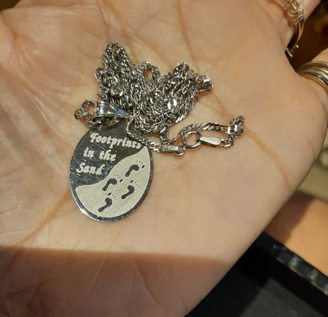 Genuine solid 14k white gold Footprints in the sand necklace thumbnail