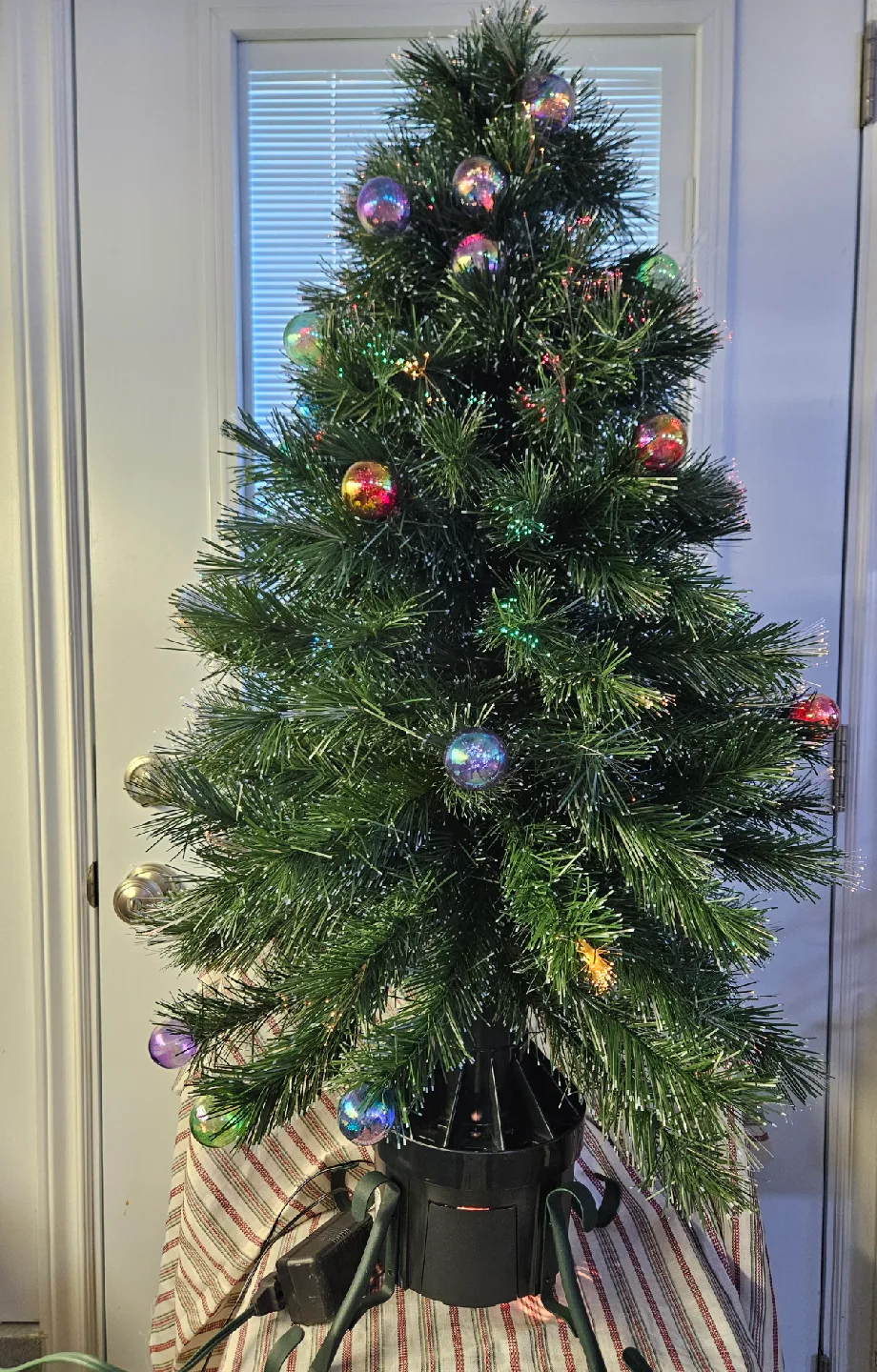 Fiber Optic Christmas Tree with Ornament Balls image indicator(5)