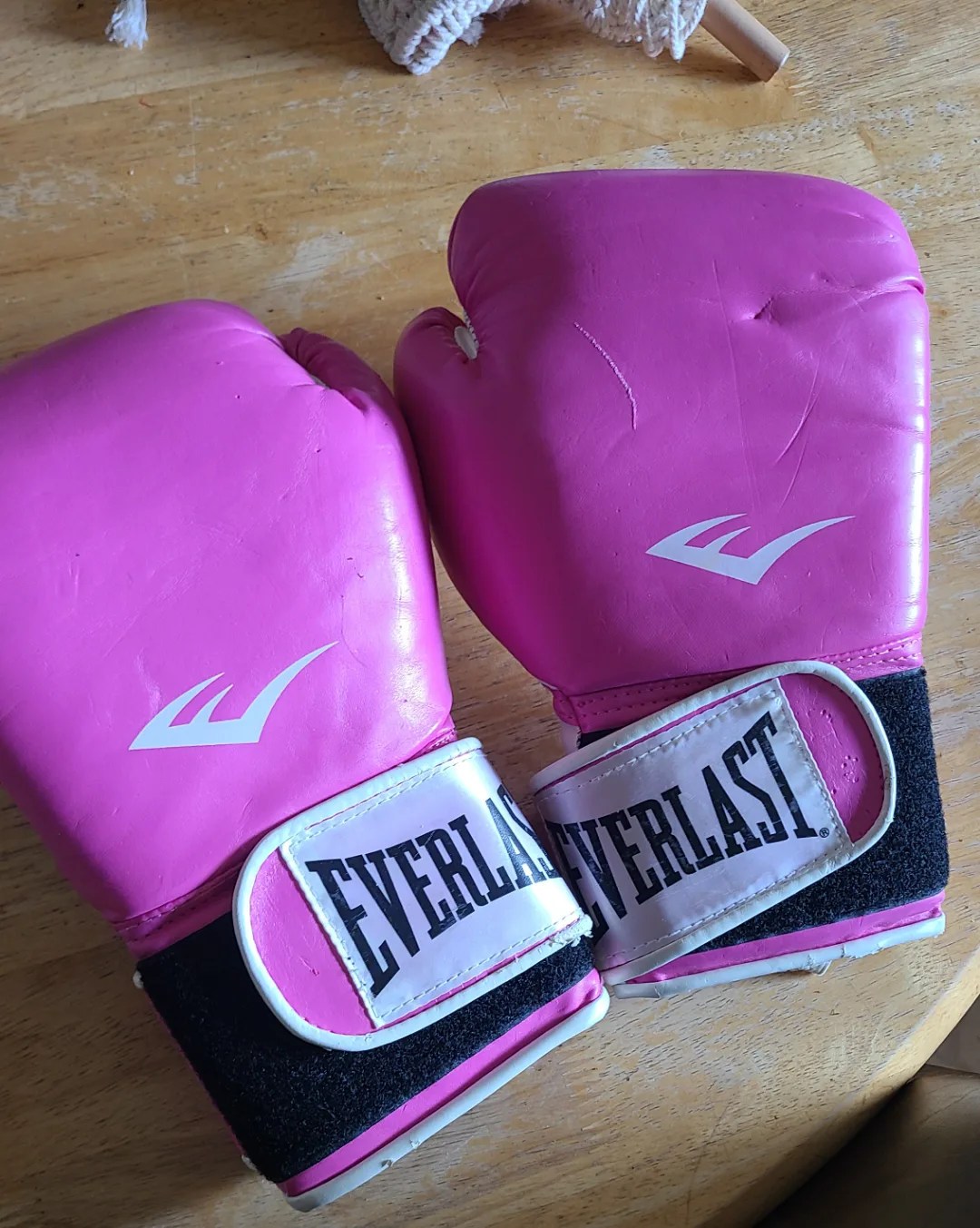 Everlast Pink Boxing Gloves Size 12 thumbnail