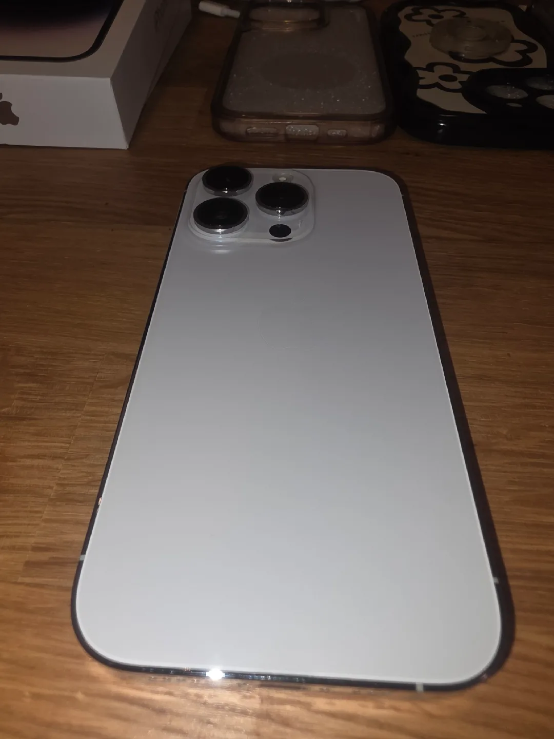 iPhone 14 Pro Silver 256gb - Includes Accessories image indicator(2)