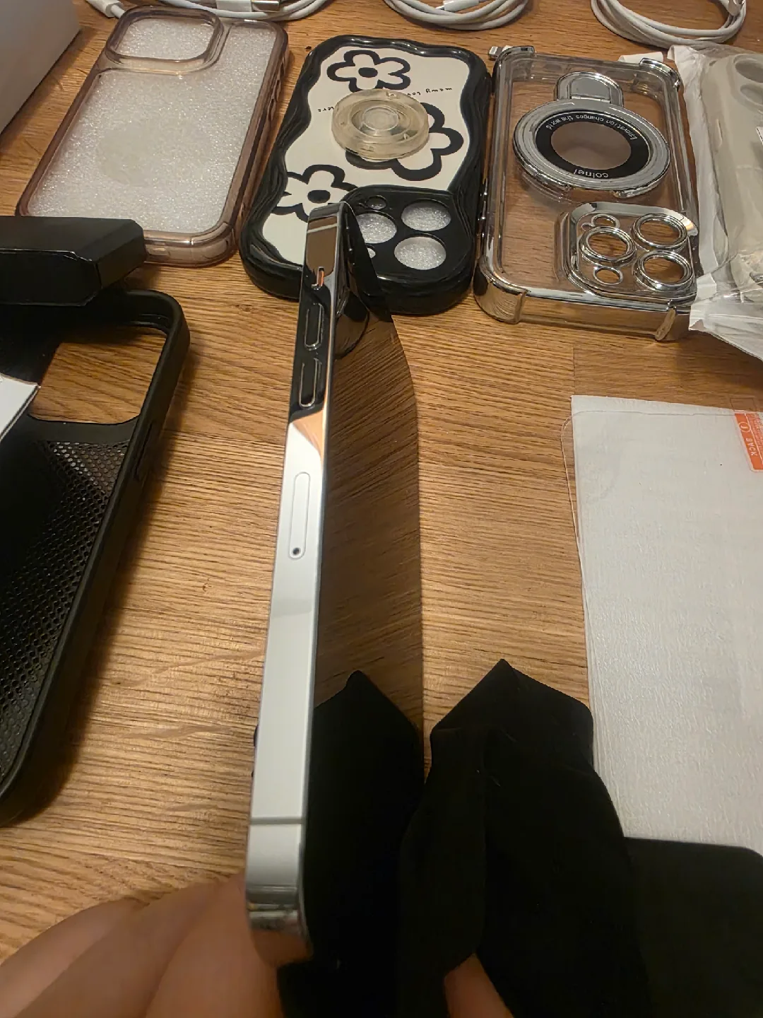 iPhone 14 Pro Silver 256gb - Includes Accessories image indicator(8)