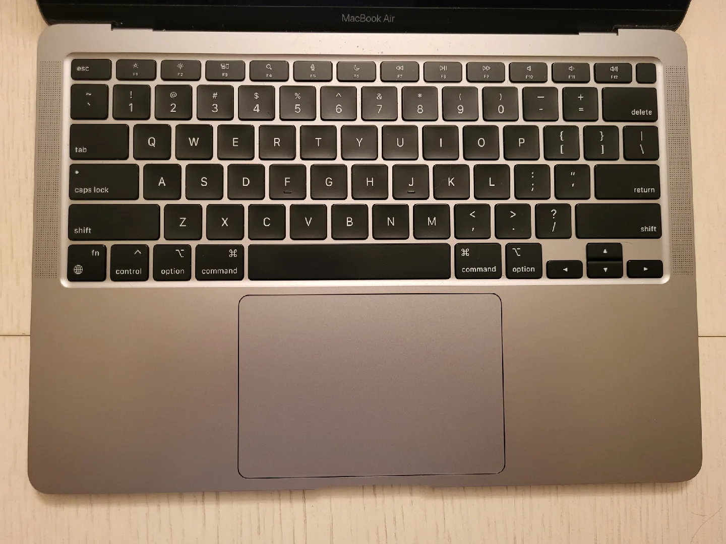 MacBook Air M1 (2020) – Excellent Condition | Low Cycle Count image indicator(7)