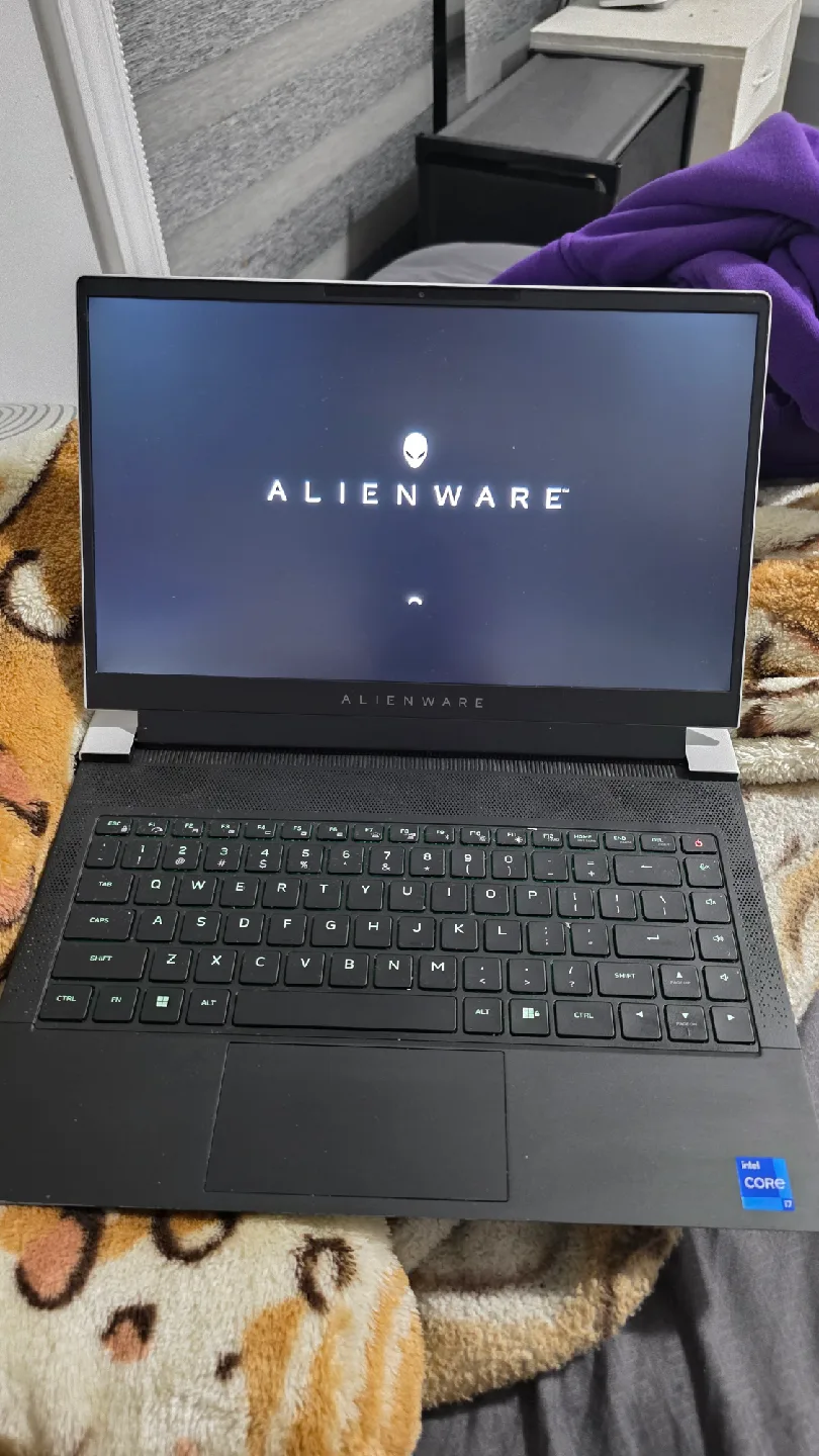 Dell Alienware x14 Laptop image indicator(2)