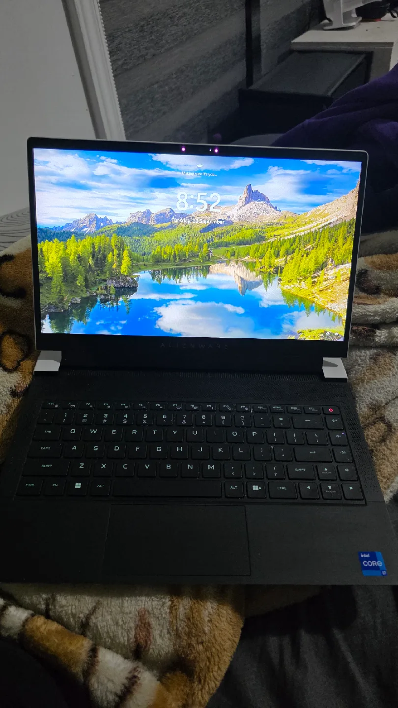 Dell Alienware x14 Laptop image indicator(5)