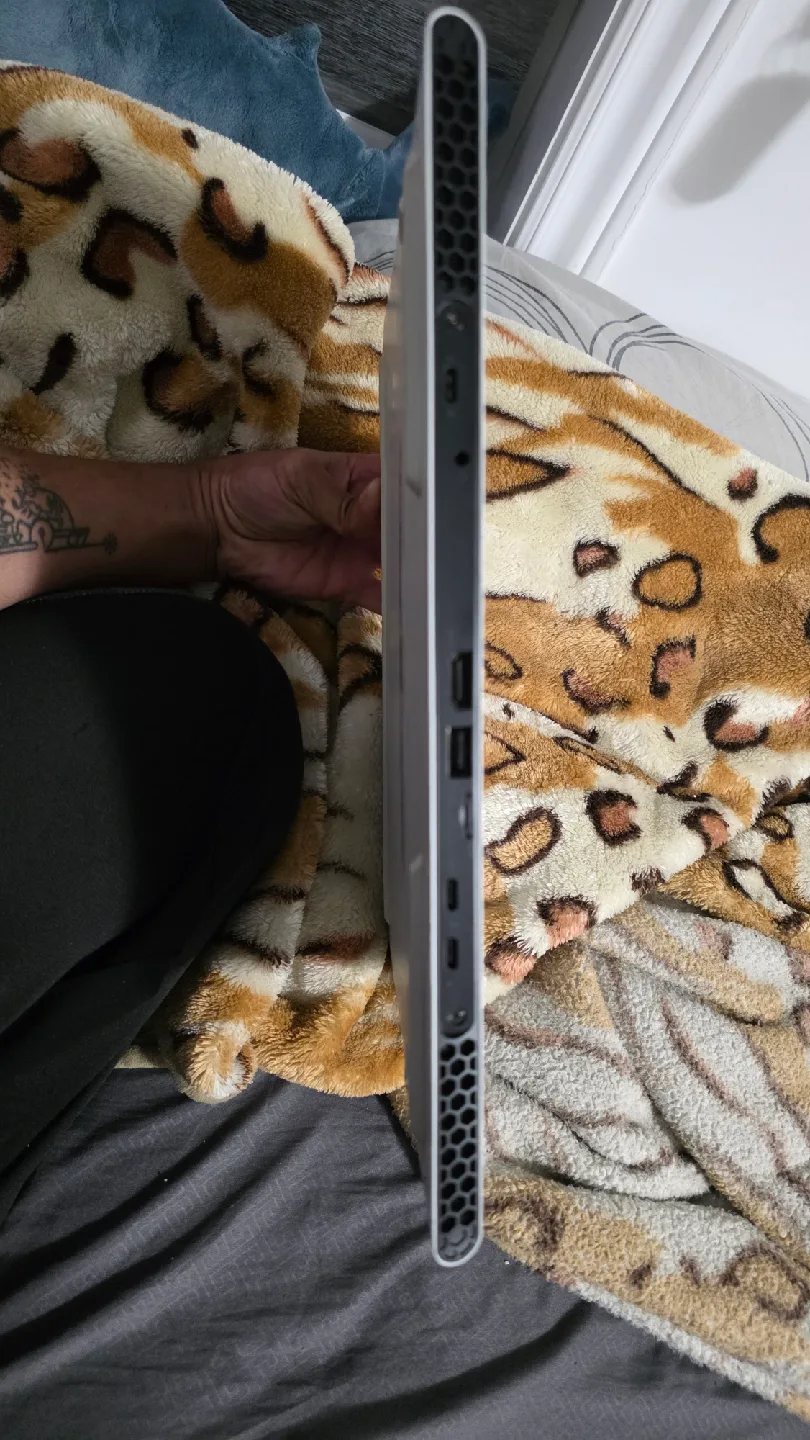 Dell Alienware x14 Laptop image indicator(6)