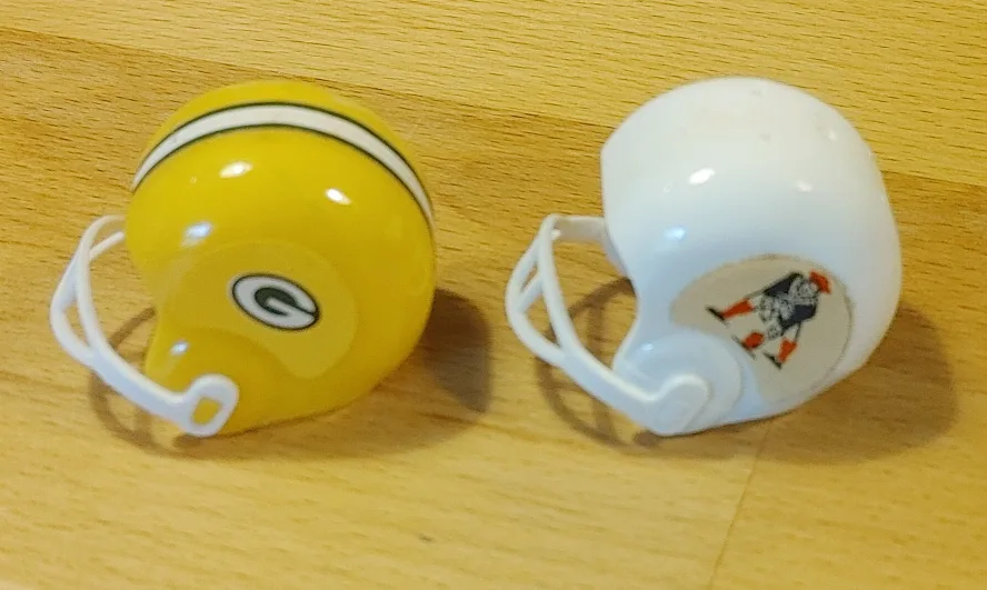 Miniature NFL Football Helmets Collection image indicator(4)