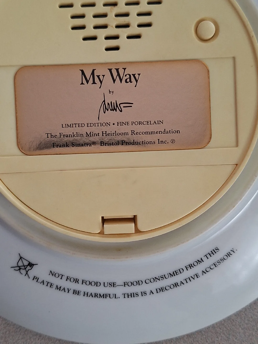 Frank Sinatra "My Way" Limited Edition Musical Plate image indicator(4)