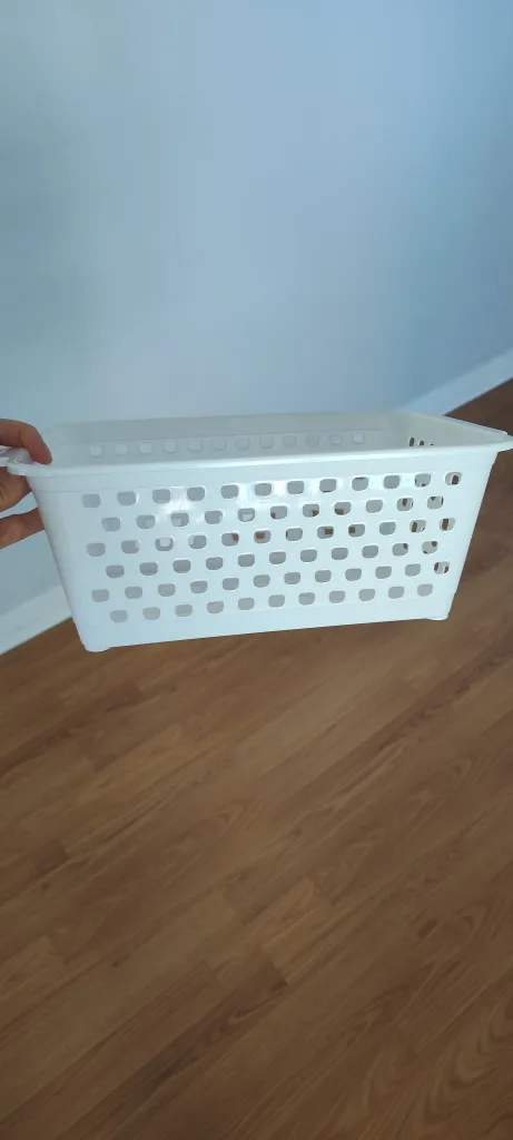 White Plastic Storage Basket image indicator(3)