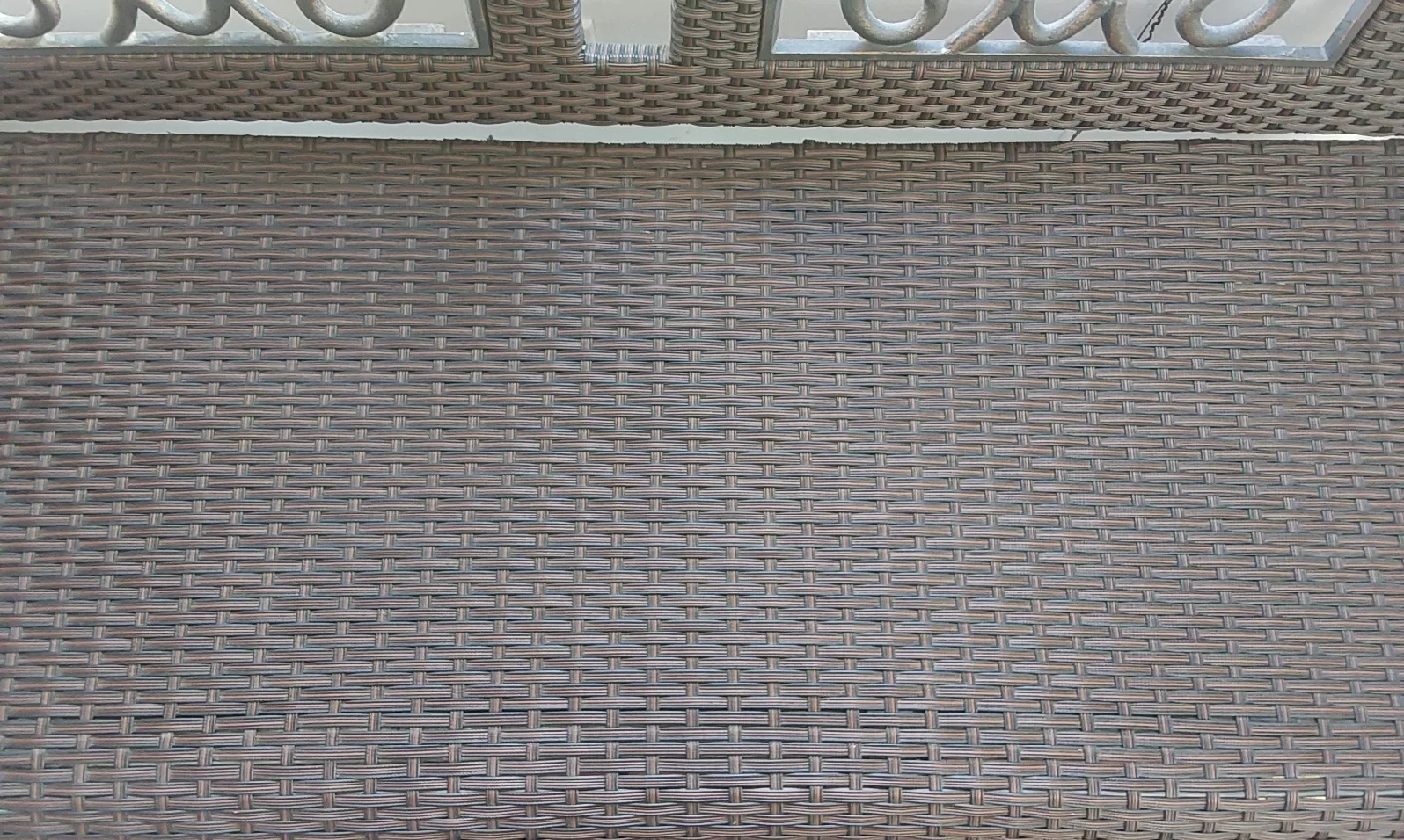 Excellent condtion Costco  Wicker Outdoor Bench image indicator(2)