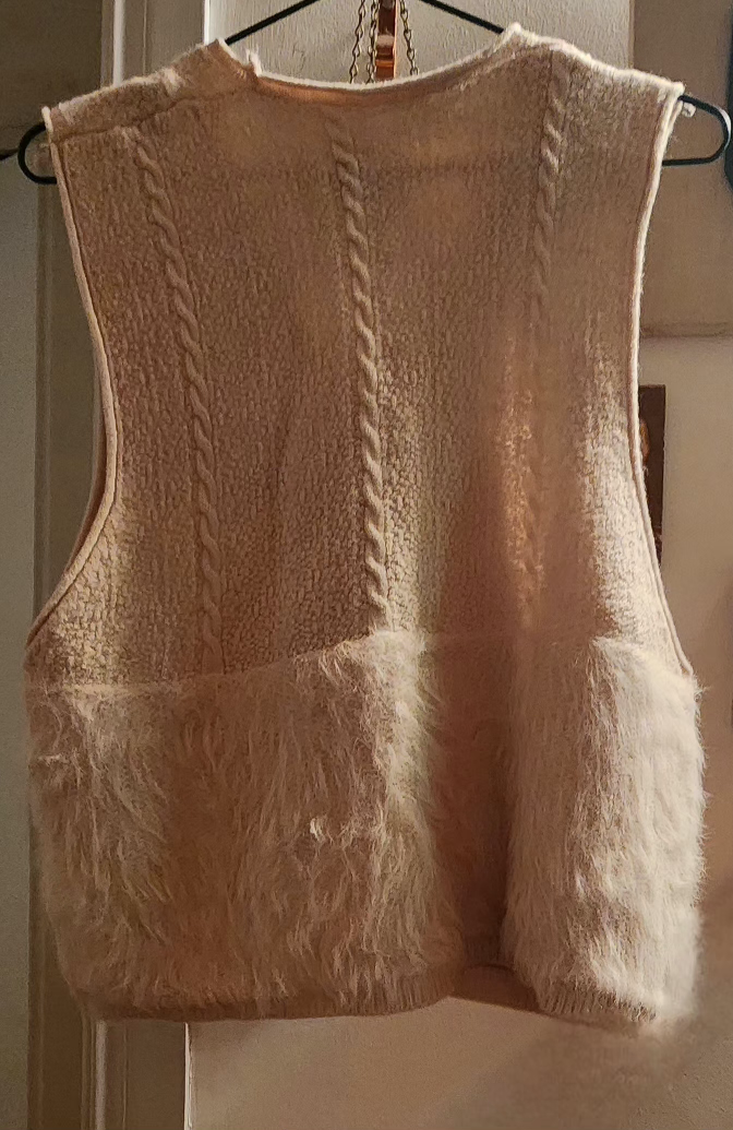 knitted wool vest - photo 2