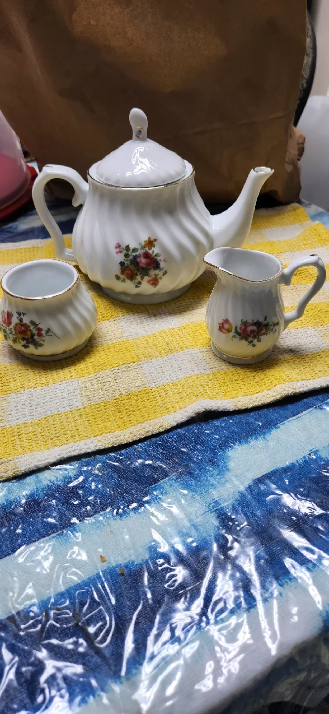 Royal Oak Teapot Cream & Sugar Set thumbnail