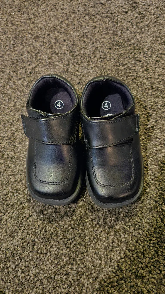 Teeny Toes Black Dress Shoes - Size 4 thumbnail