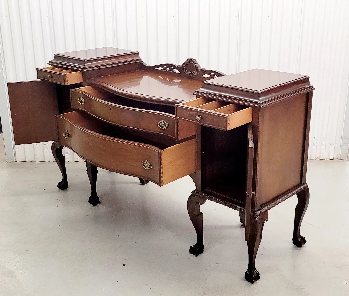 Antique Sideboard Buffet image indicator(6)