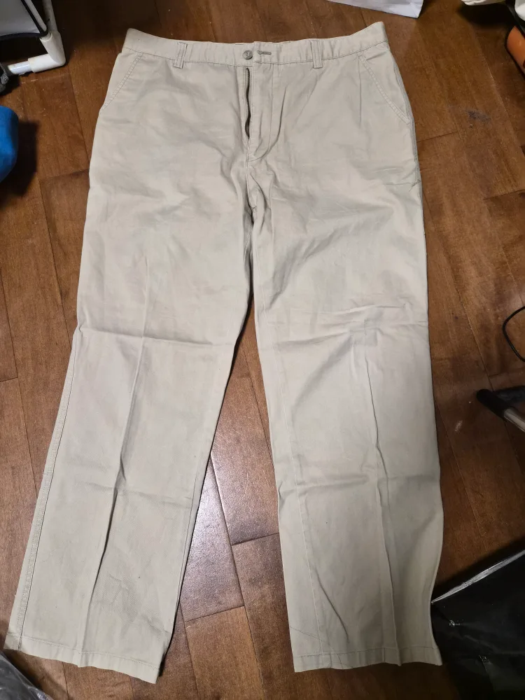 4 pairs Men's pants 36x30  bundle sale image indicator(2)