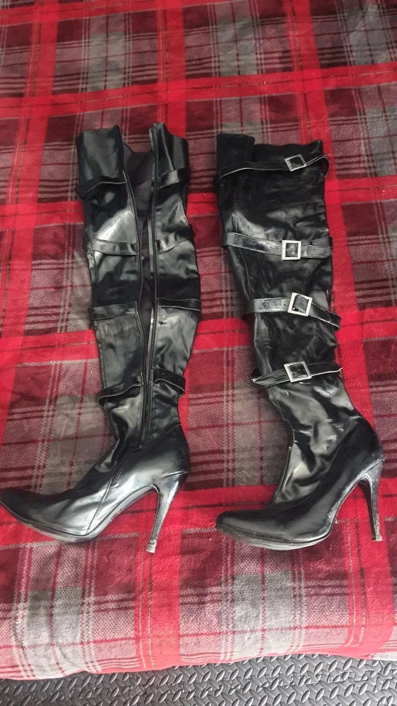 Black Thigh High Heel Boots thumbnail