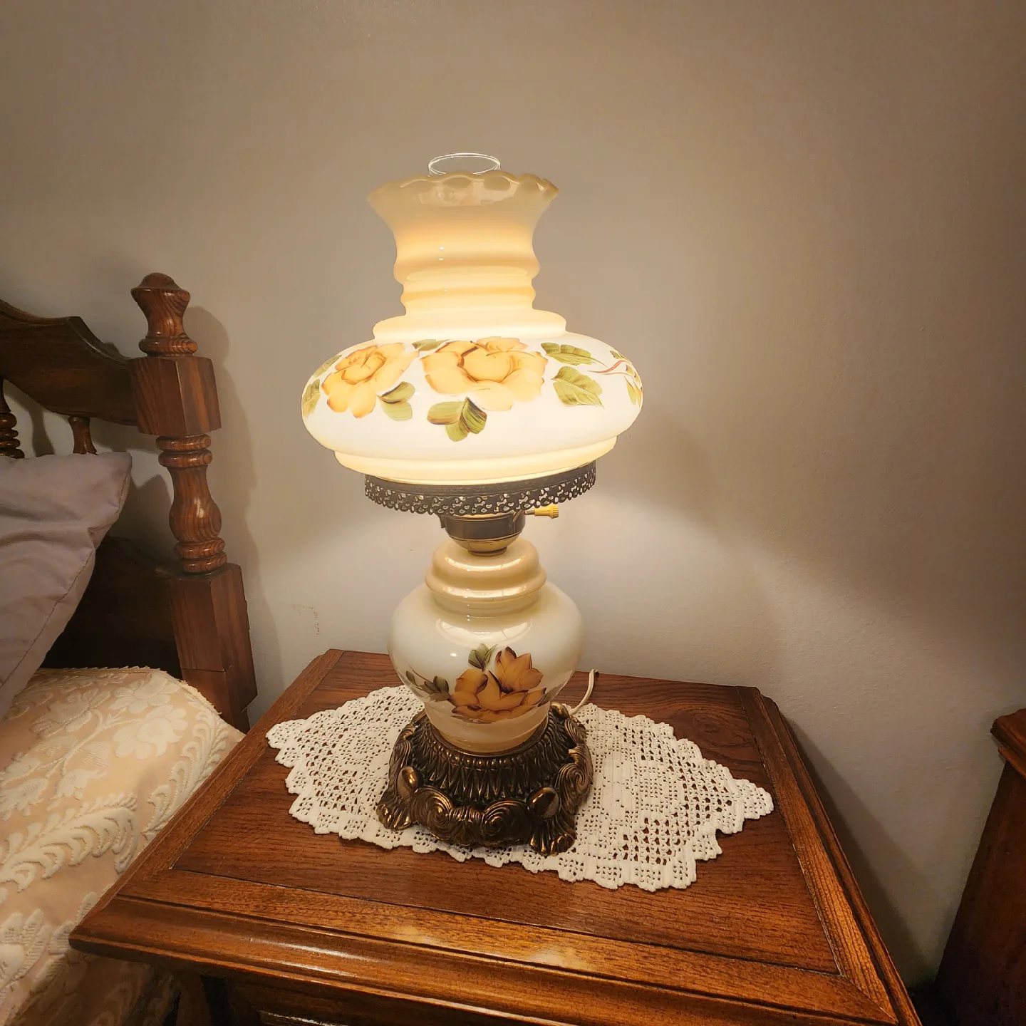 Vintage Floral Table Lamp image indicator(3)