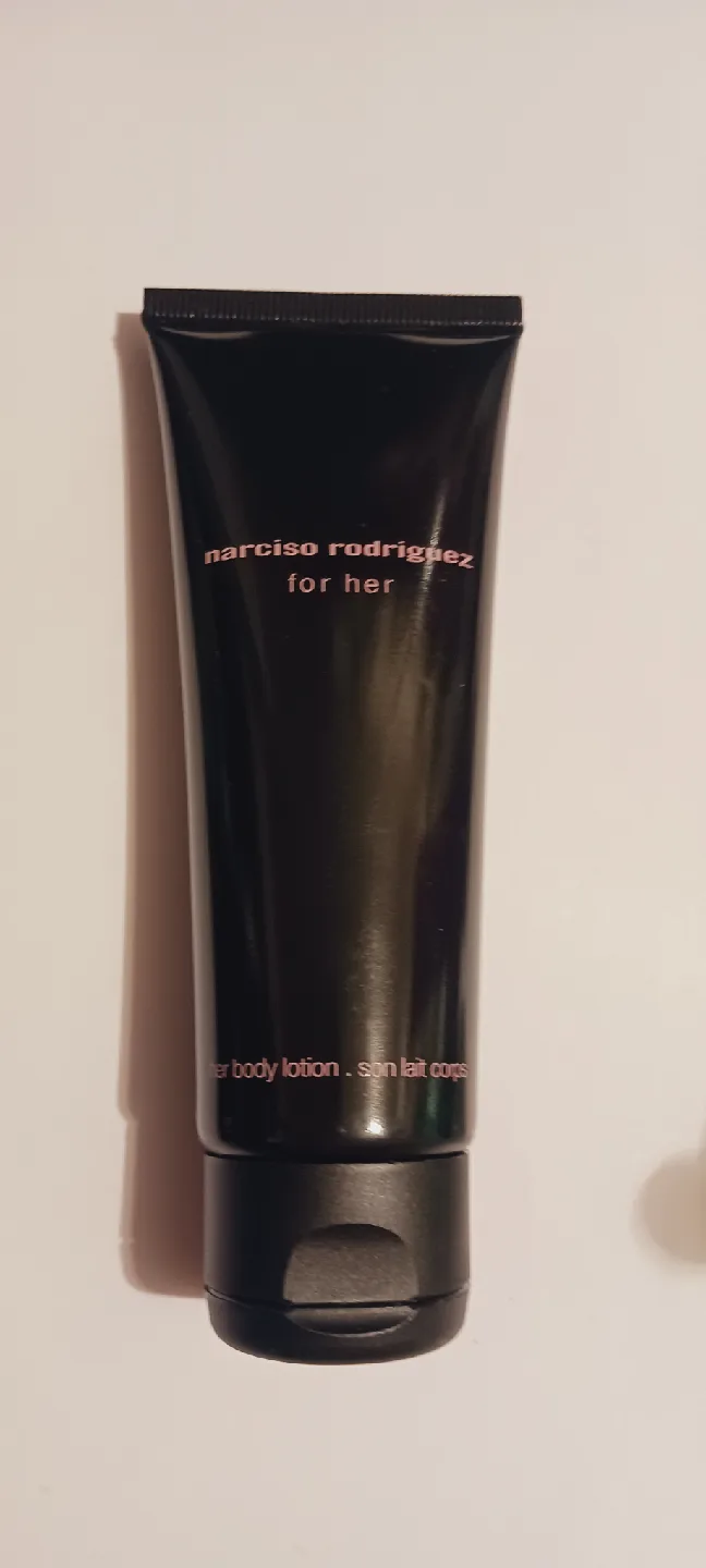 New !! Narciso Rodriguez for Her Body Lotion 2.5 fl.oz thumbnail