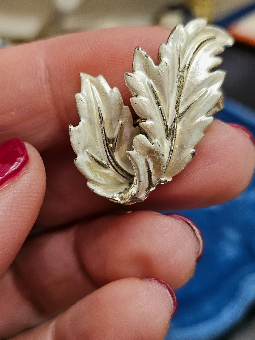 Coro Vintage Leaf Earrings clip-on image indicator(2)