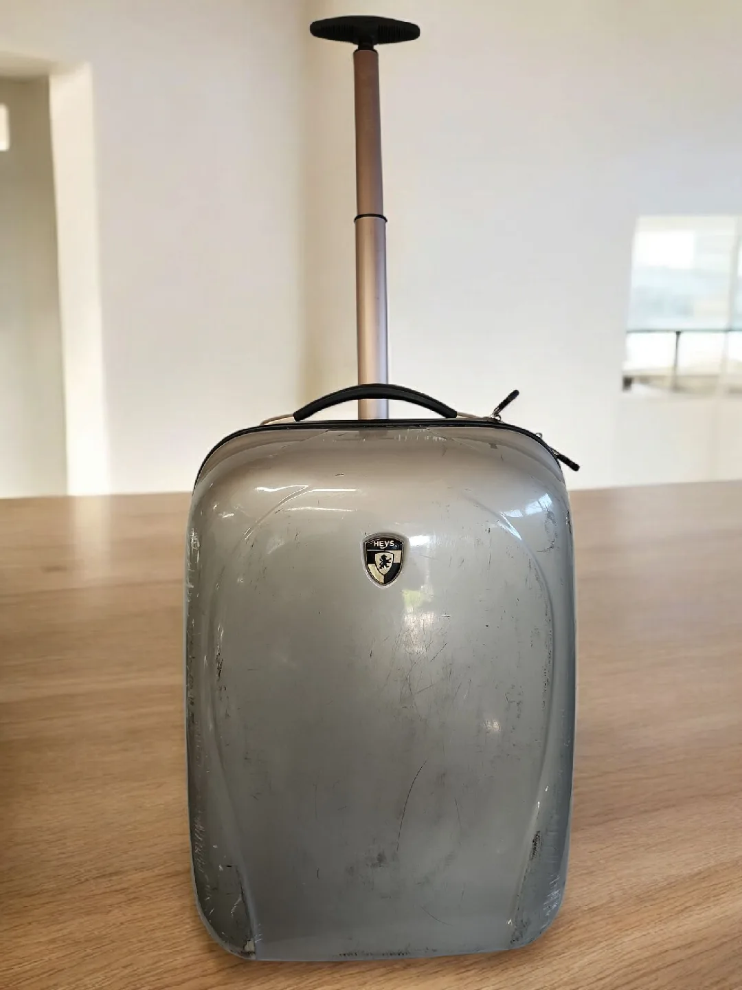 Heys Carry-On Luggage Rolling light weigh image indicator(2)