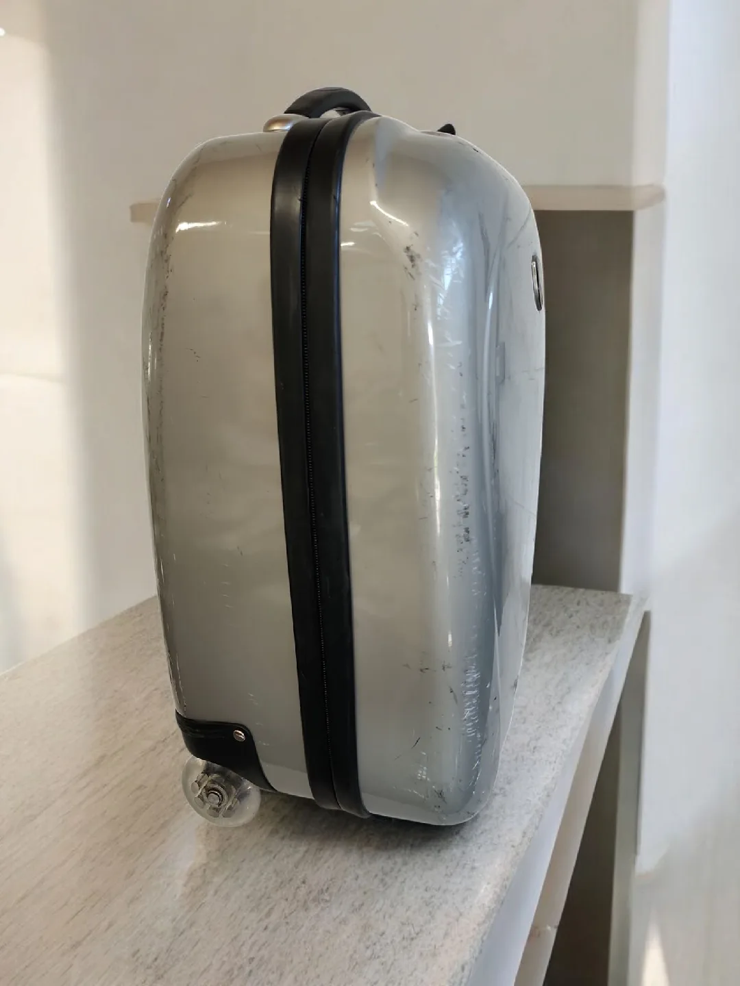 Heys Carry-On Luggage Rolling light weigh image indicator(3)