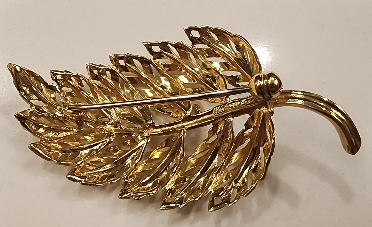 Vintage Crown Trifari Gold Leaf Brooch - photo 2