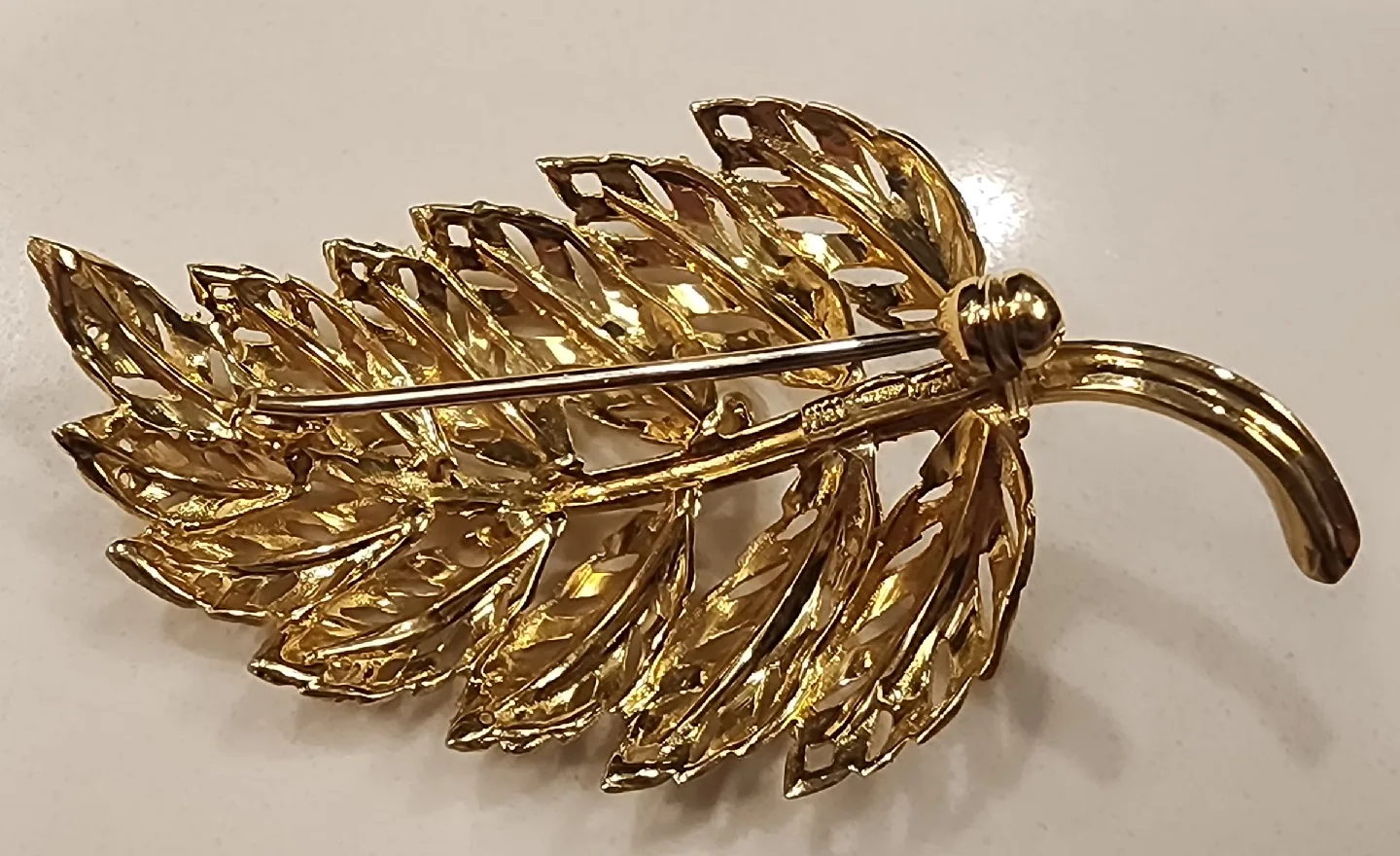 Vintage Crown Trifari Gold Leaf Brooch image indicator(2)