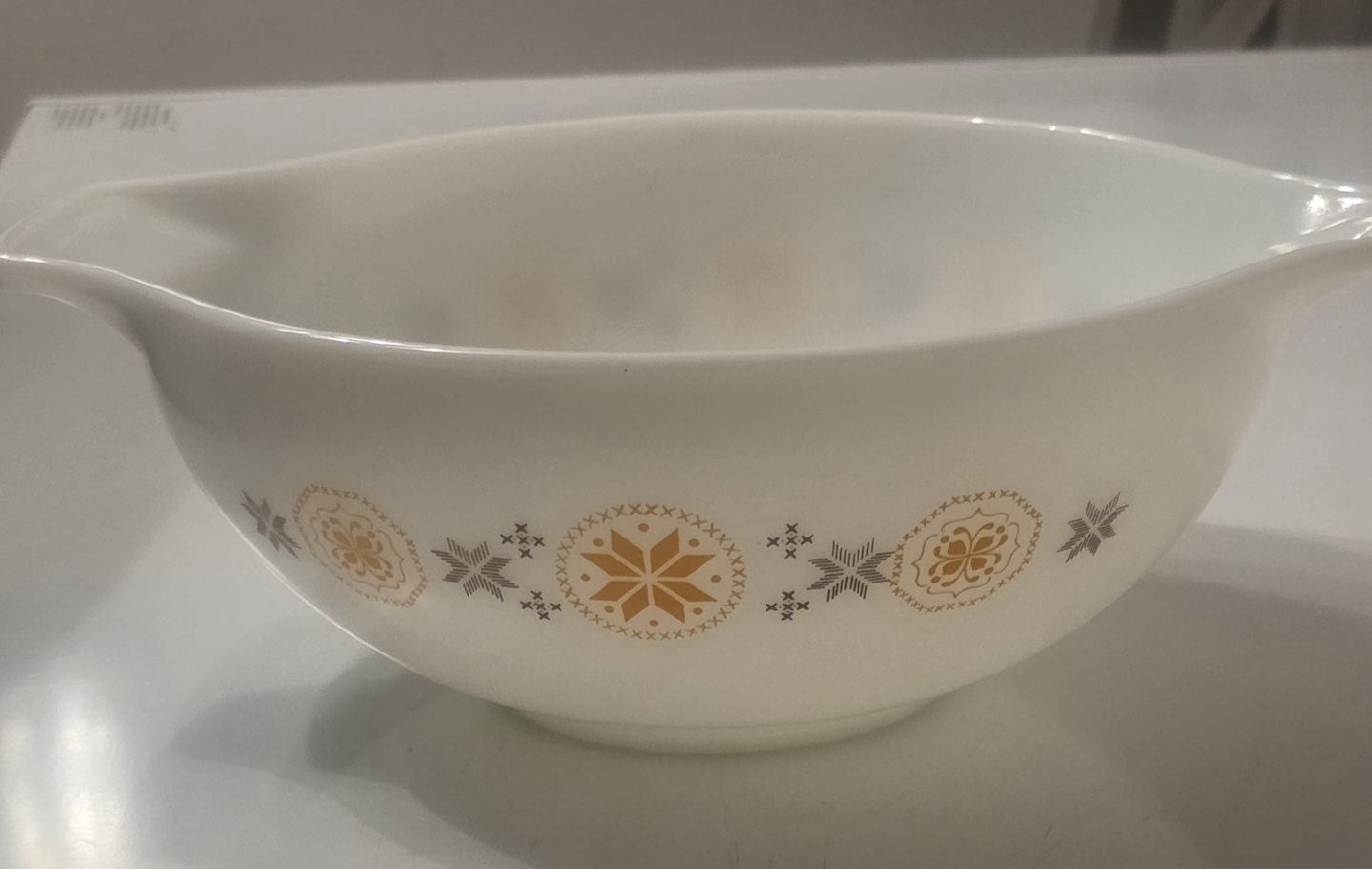 Vintage Pyrex Snowflake Garland Cinderella Bowl