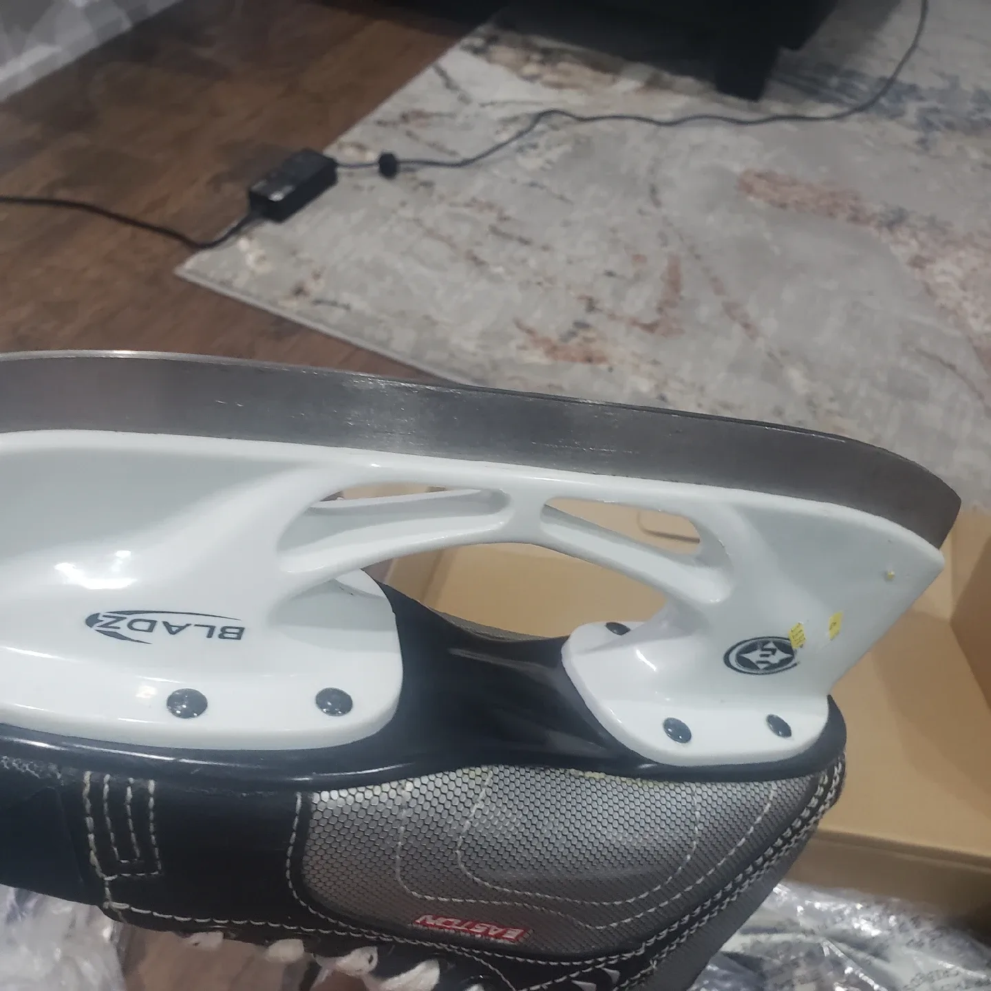 Easton Bladz Hockey Skates - Size 2 image indicator(2)