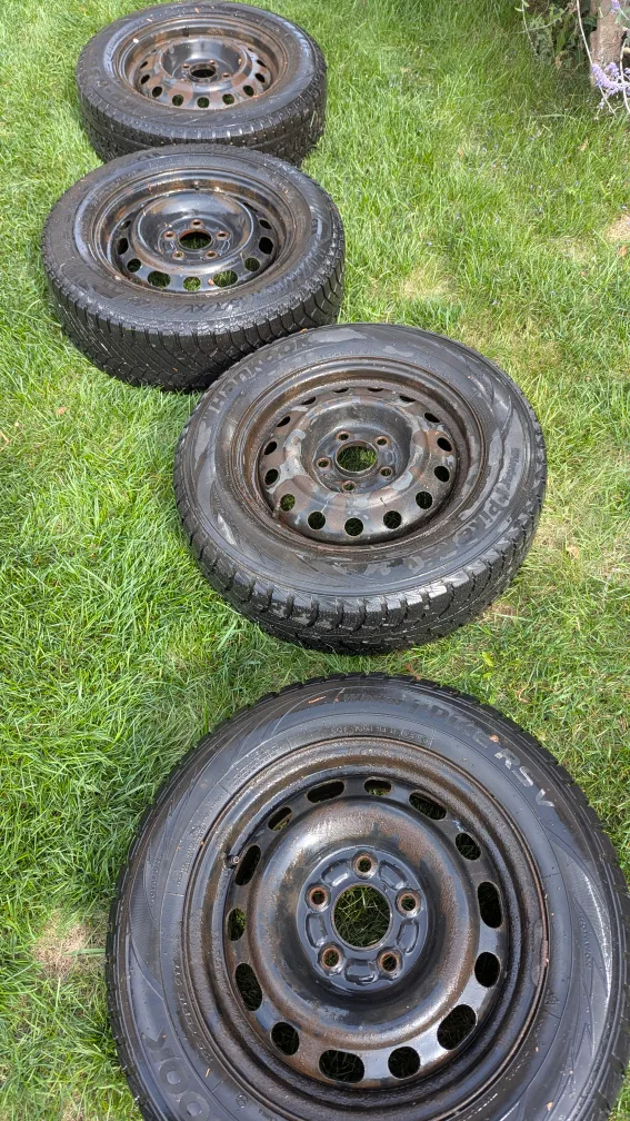 195/65 R15 Set of 4 Winter Tires image indicator(2)