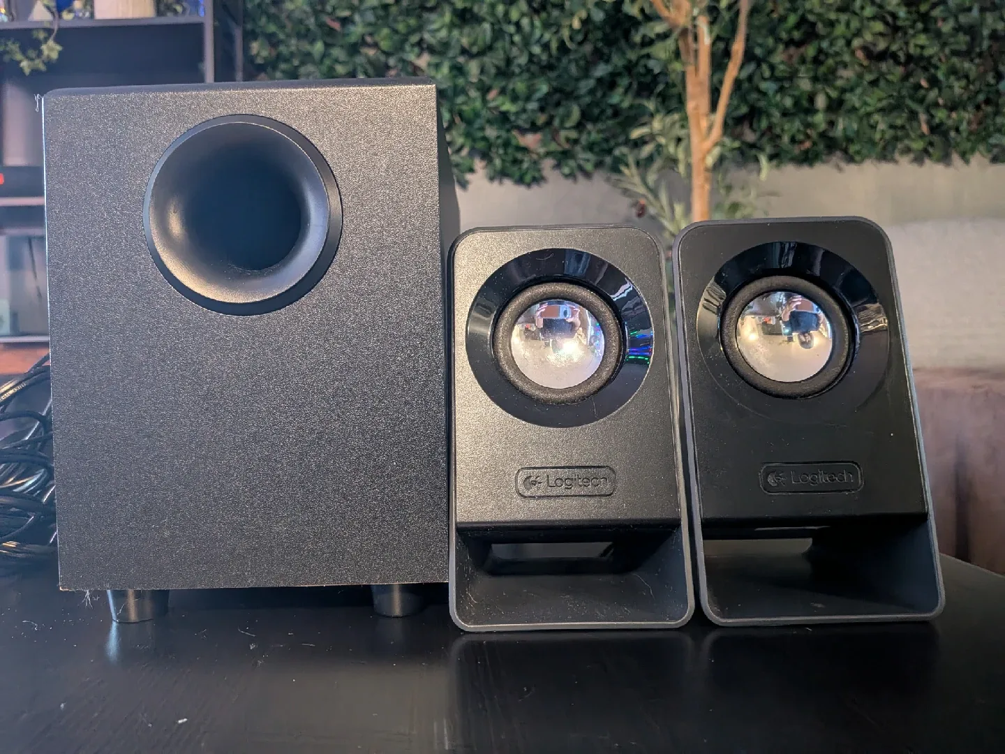 Logitech 2.1 Speakers thumbnail