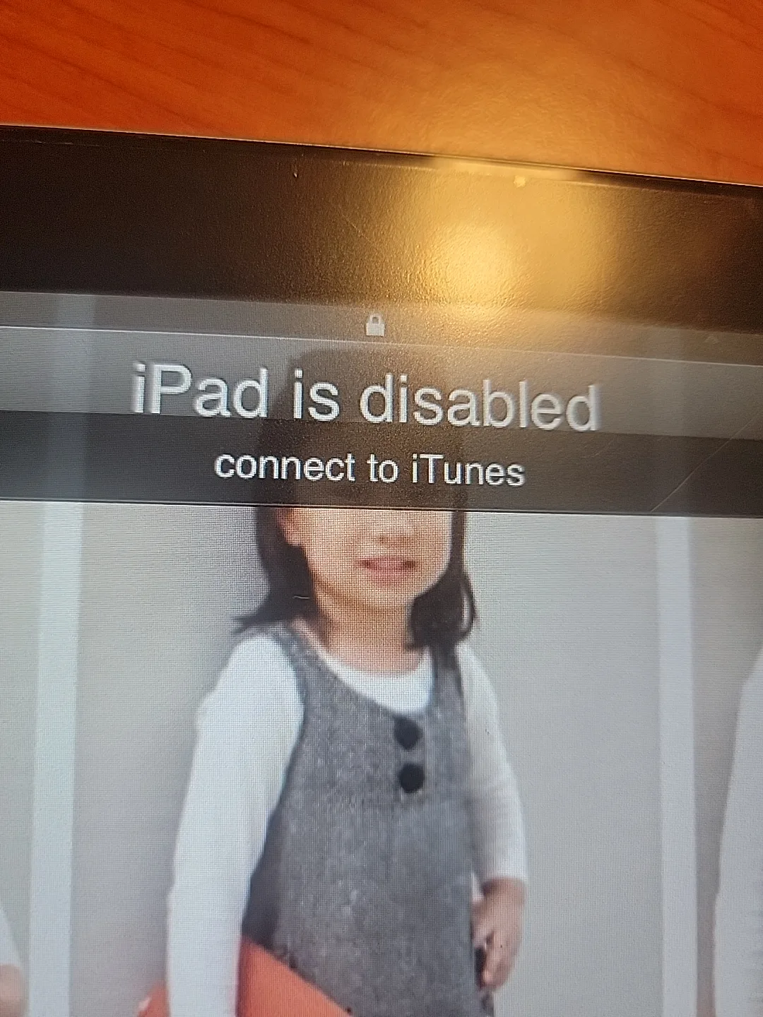 Apple iPad 32GB Model A1395 image indicator(7)