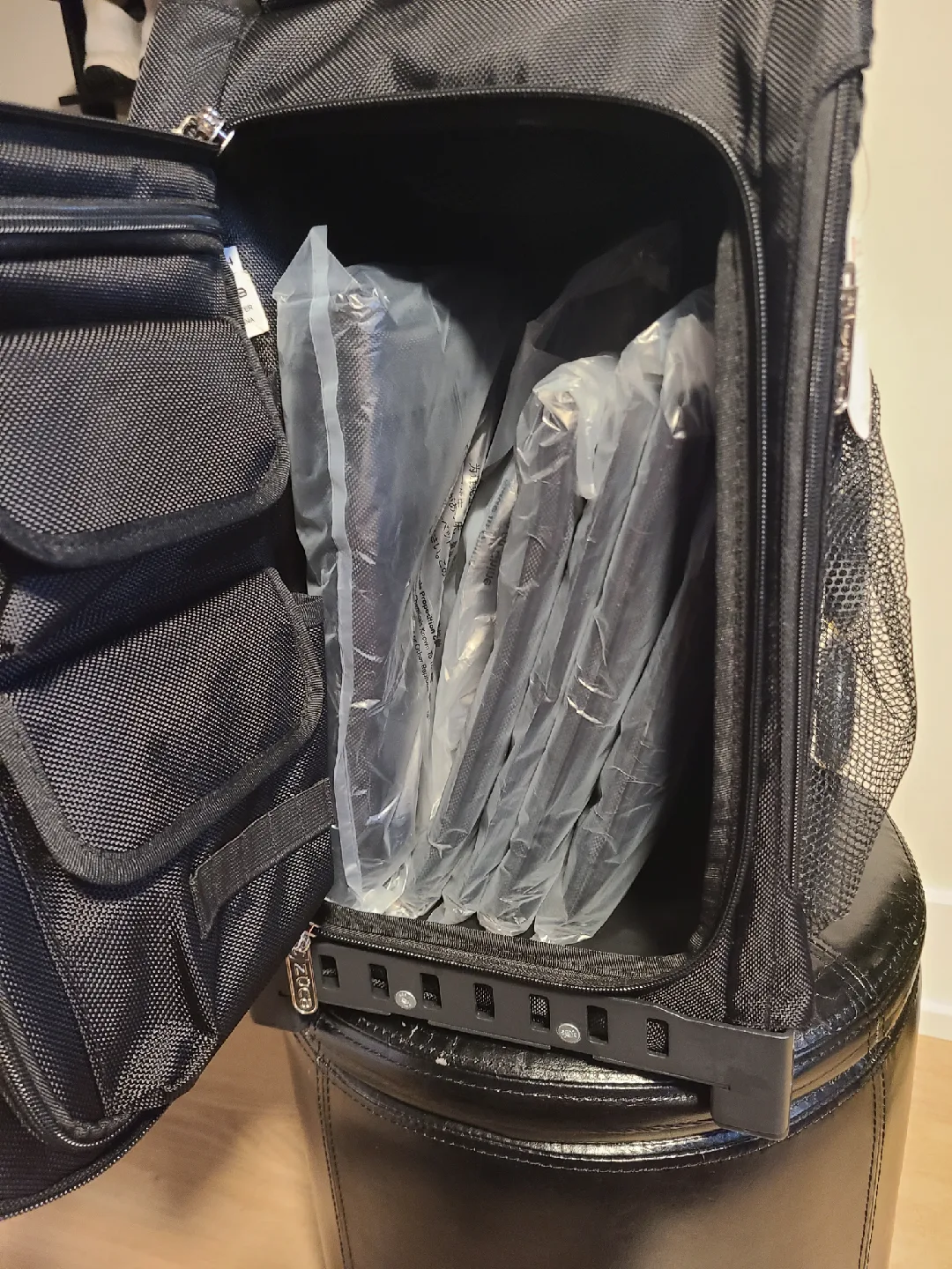 Brand New MAC Zuca rolling makeup bag image indicator(2)