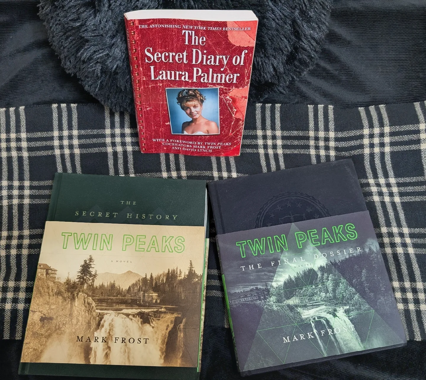 Twin Peaks Bundle - 3 Essential Companion Books thumbnail