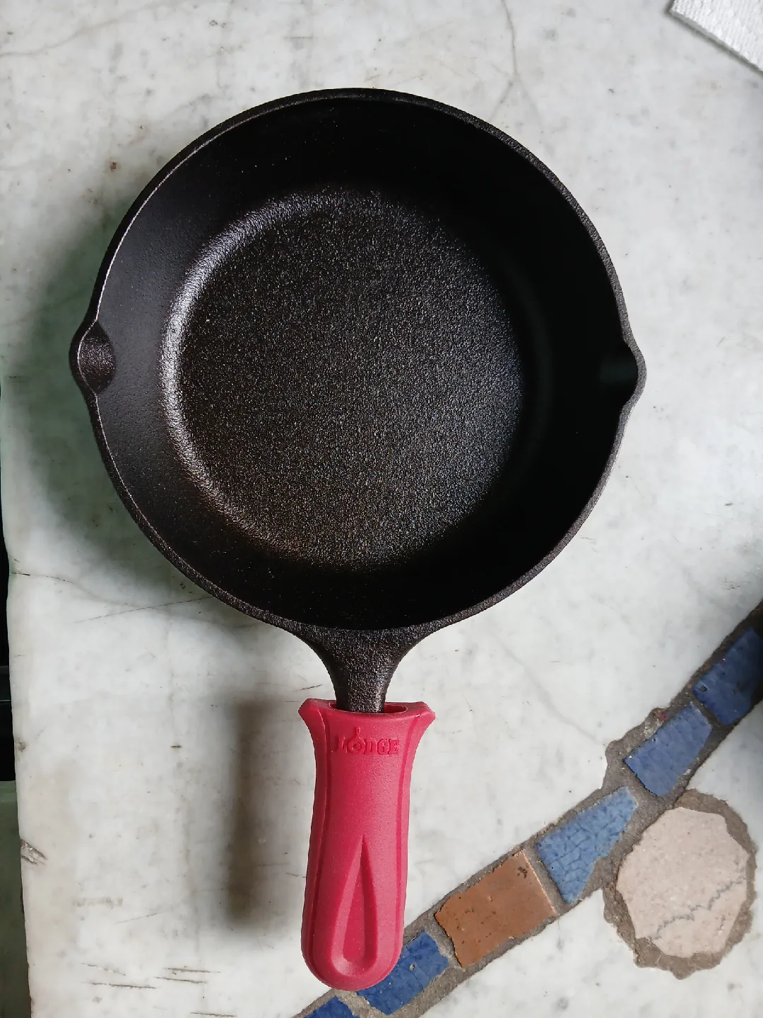Lodge 9 inch Cast Iron Skillet with Handle thumbnail