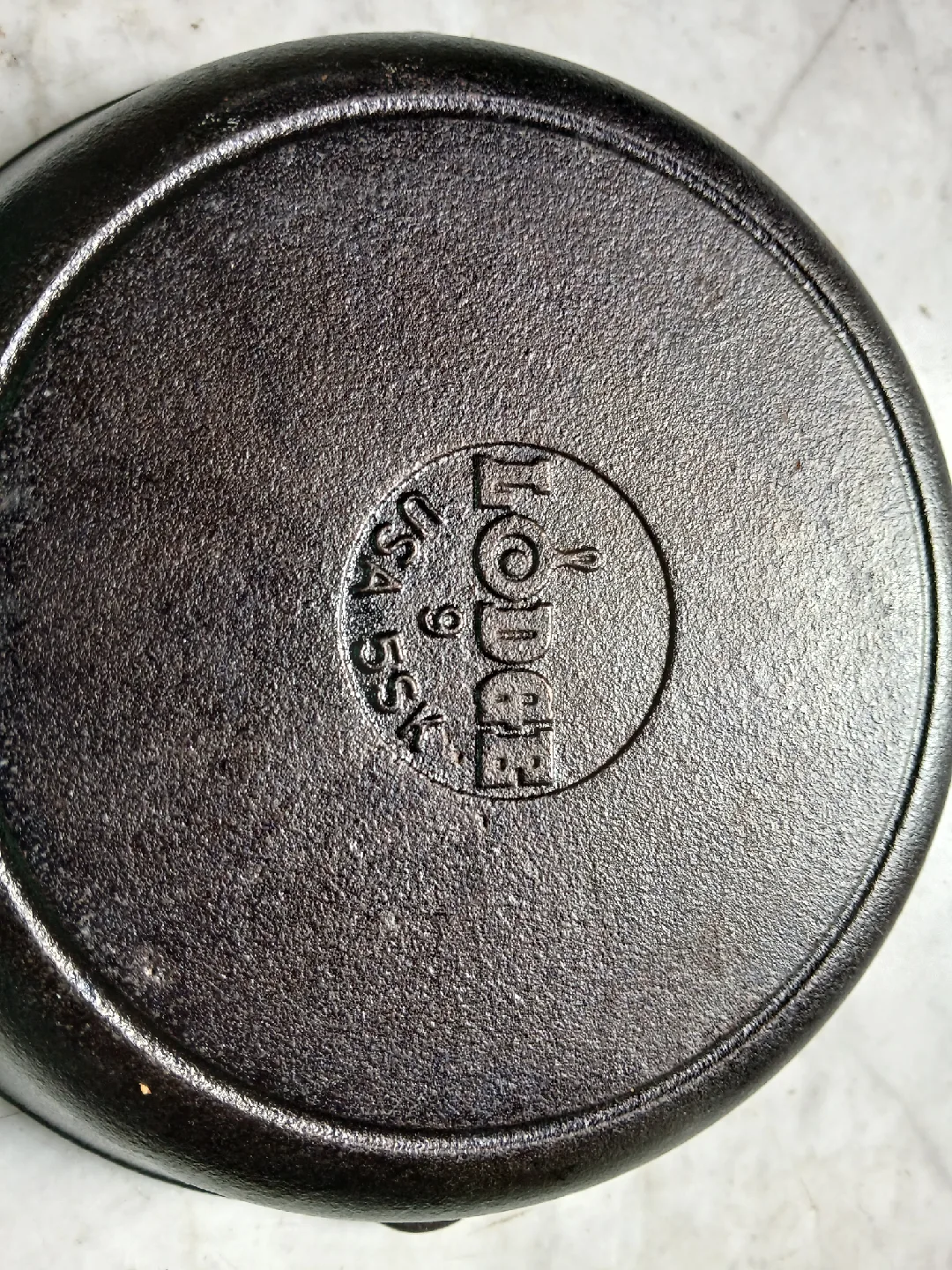 Lodge 9 inch Cast Iron Skillet with Handle image indicator(3)