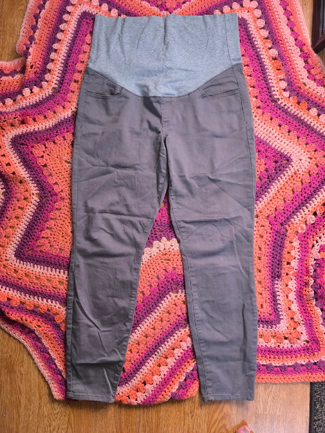 Assorted Maternity clothes image indicator(8)