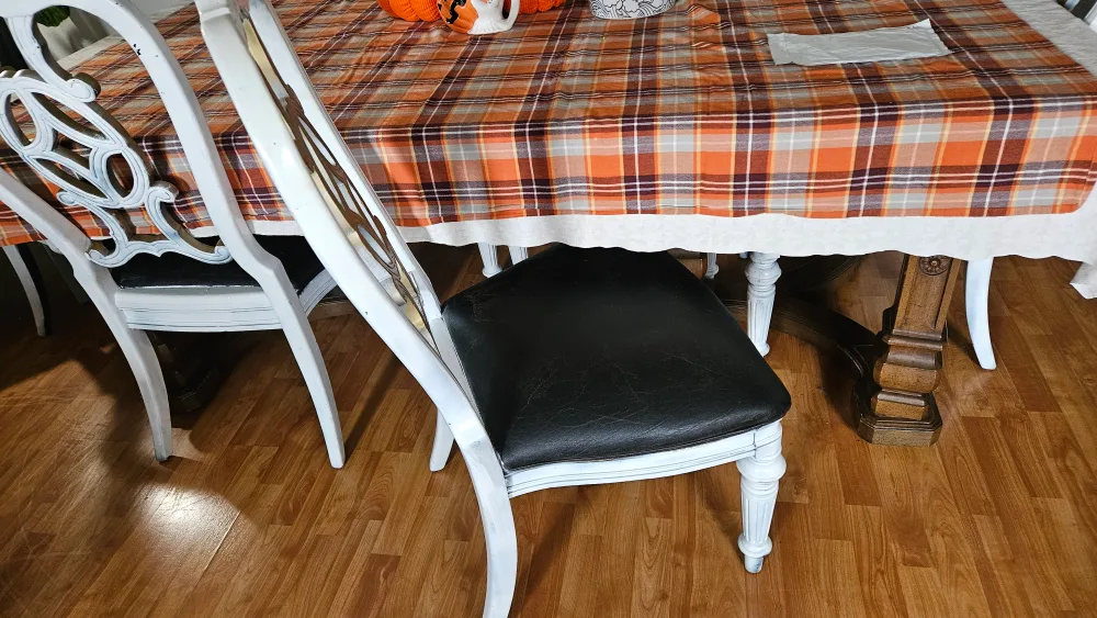 Dining Table with 6 Chairs image indicator(5)