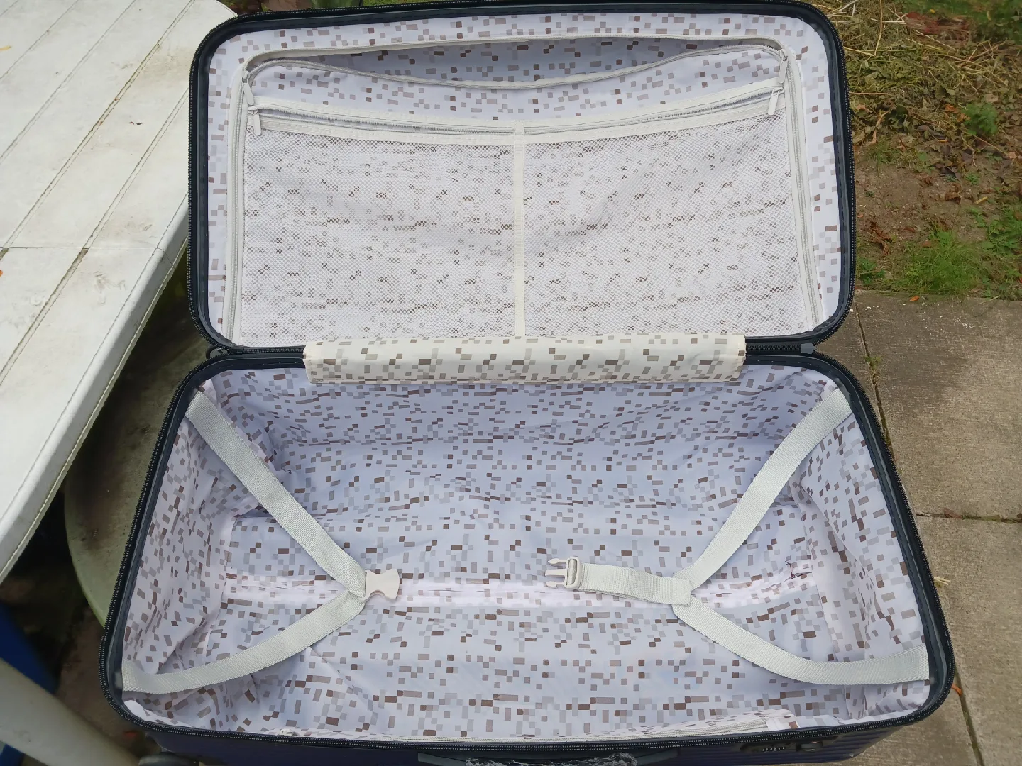 Blue Checked Sppiner Suitcase - 28" image indicator(5)