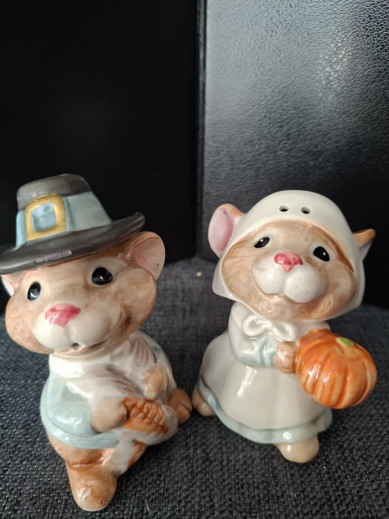 Pilgrim Mouse Salt and Pepper Shakers image indicator(6)