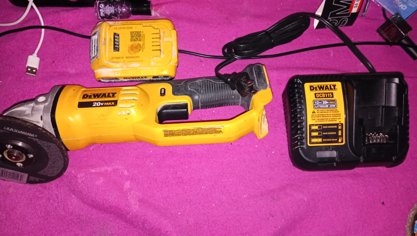 DeWalt 20V MAX Cordless Angle Grinder w/ Battery & Charger