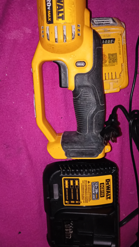 DeWalt 20V MAX Cordless Angle Grinder w/ Battery & Charger - photo 2