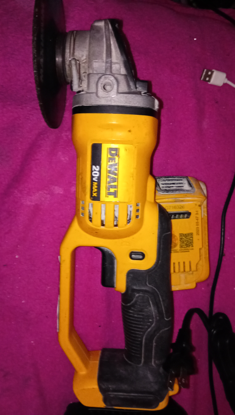 DeWalt 20V MAX Cordless Angle Grinder w/ Battery & Charger - photo 3
