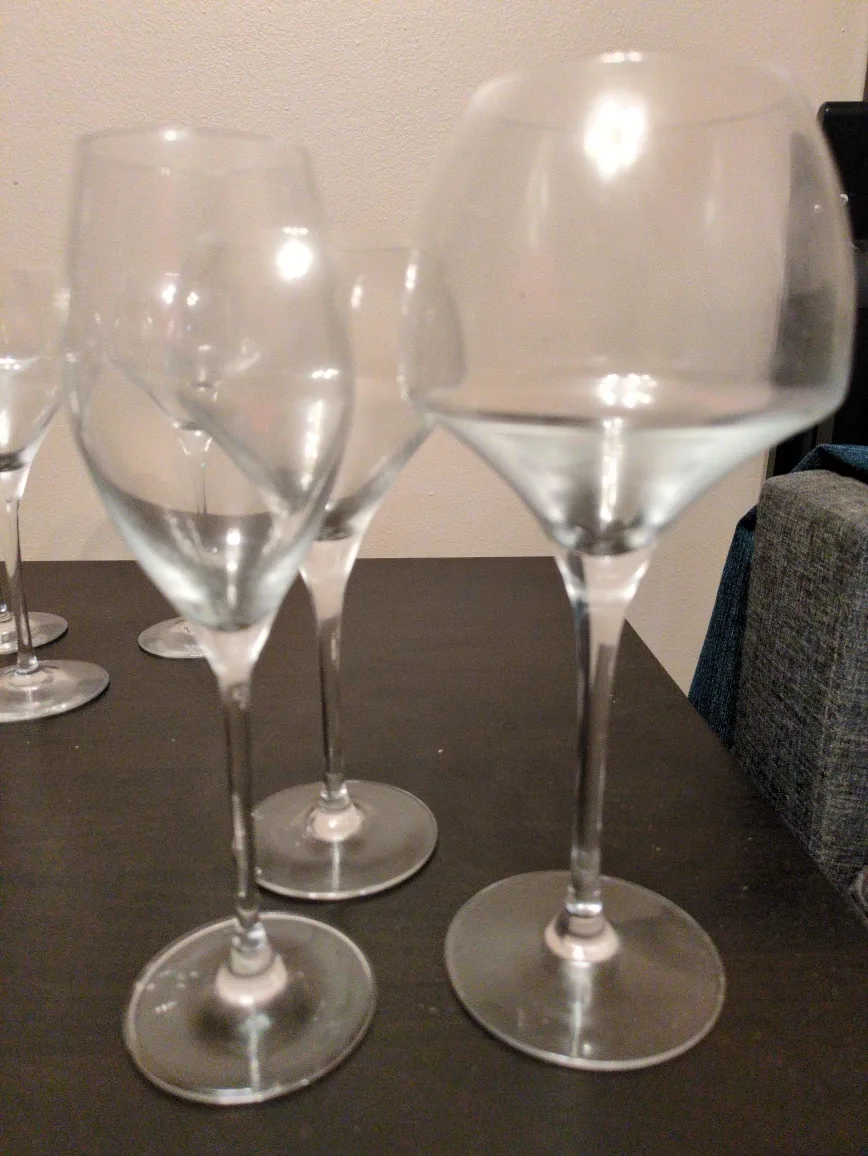 Set of 9 Wine Glasses image indicator(4)