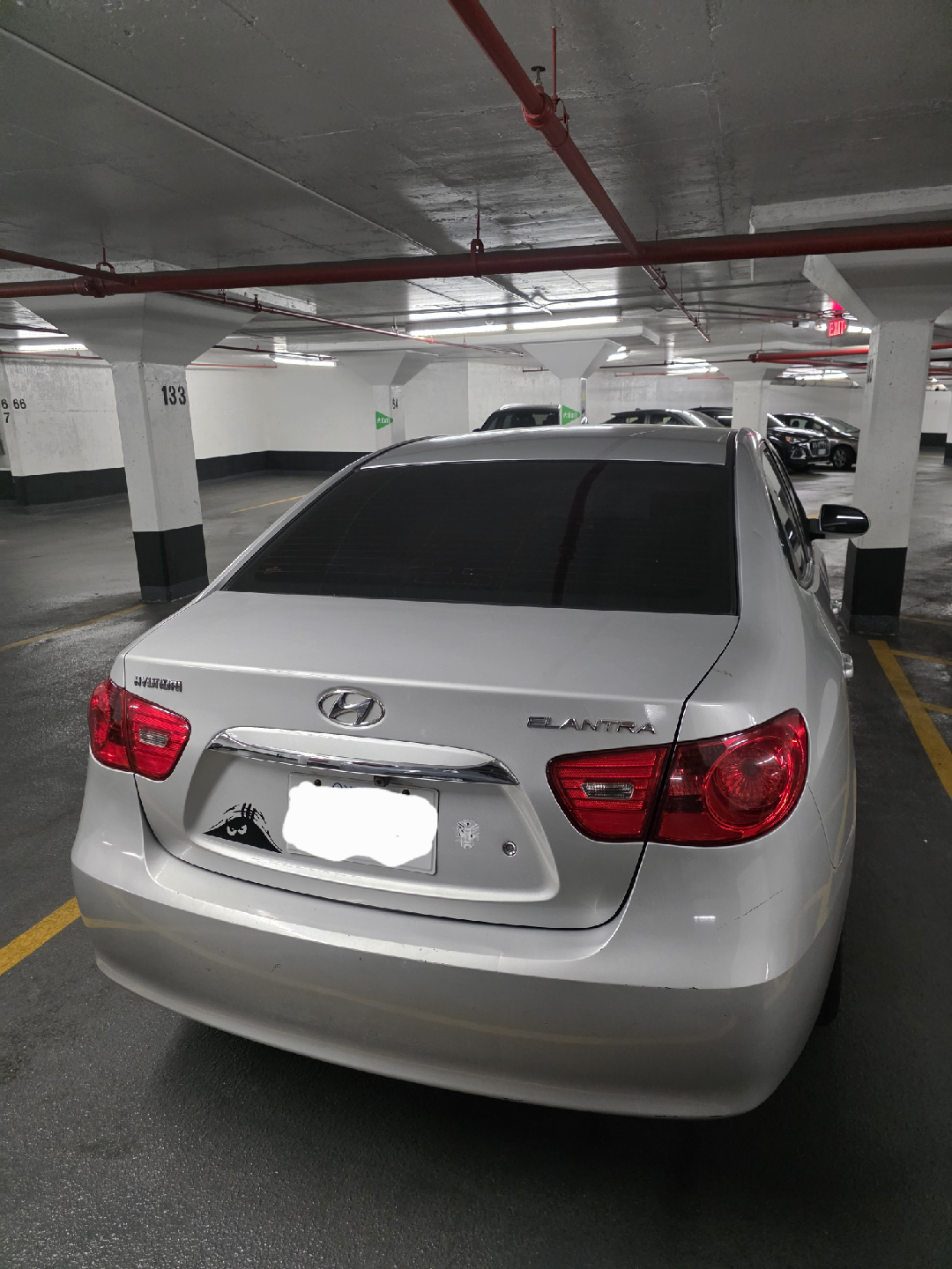 Hyundai Elantra - Silver Sedan