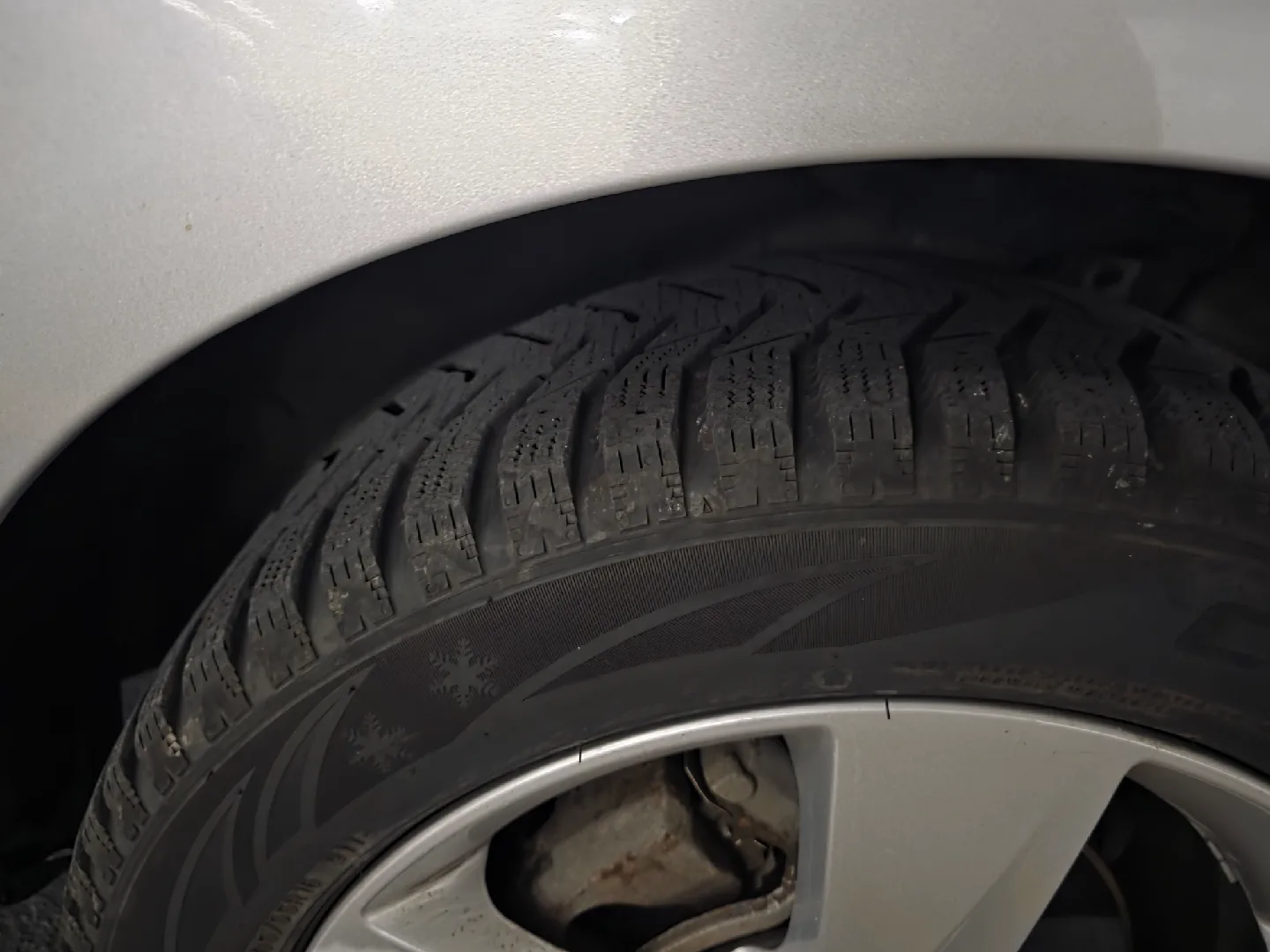 Hyundai Elantra - Silver Sedan image indicator(6)