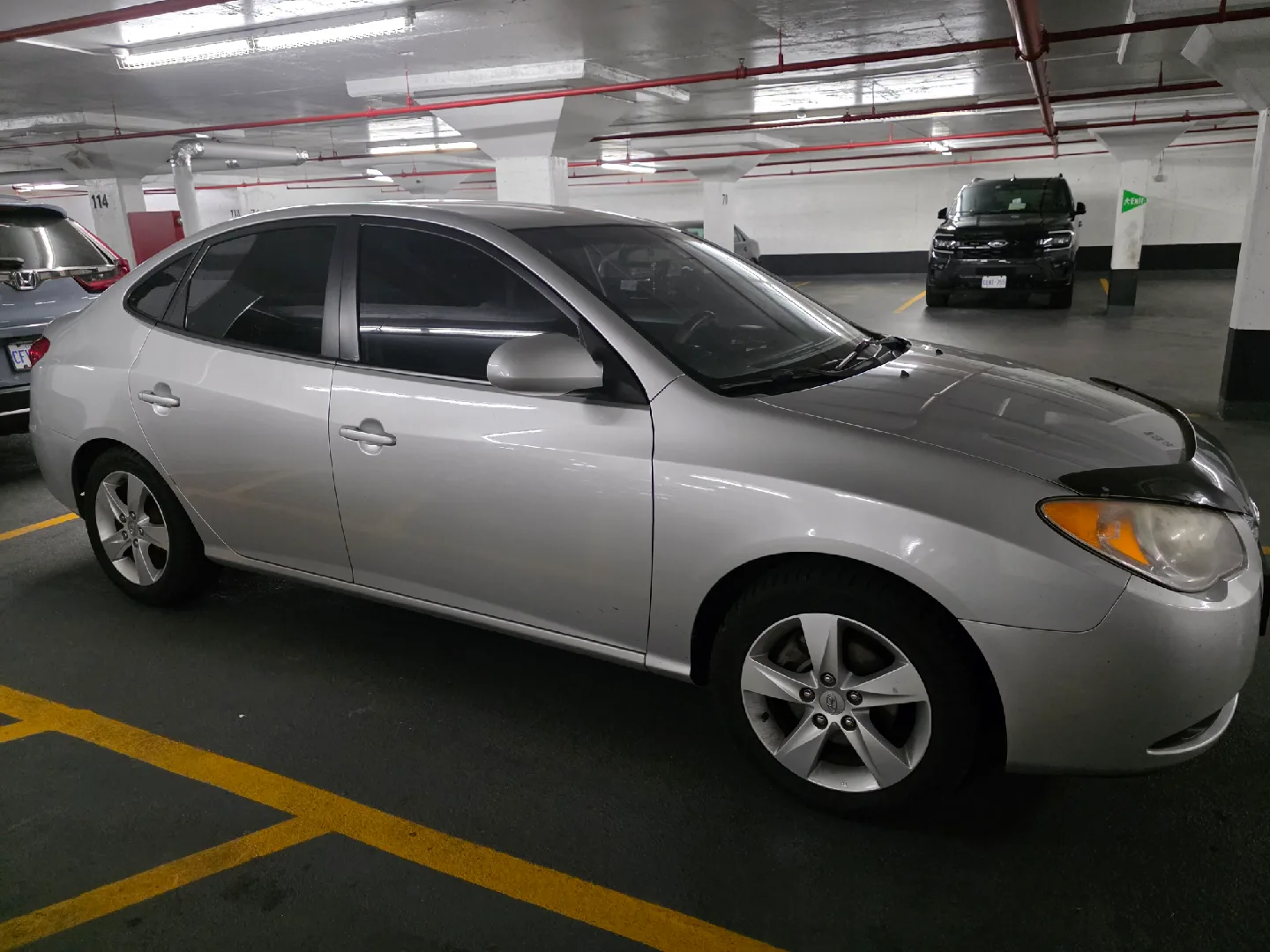 Hyundai Elantra - Silver Sedan image indicator(7)