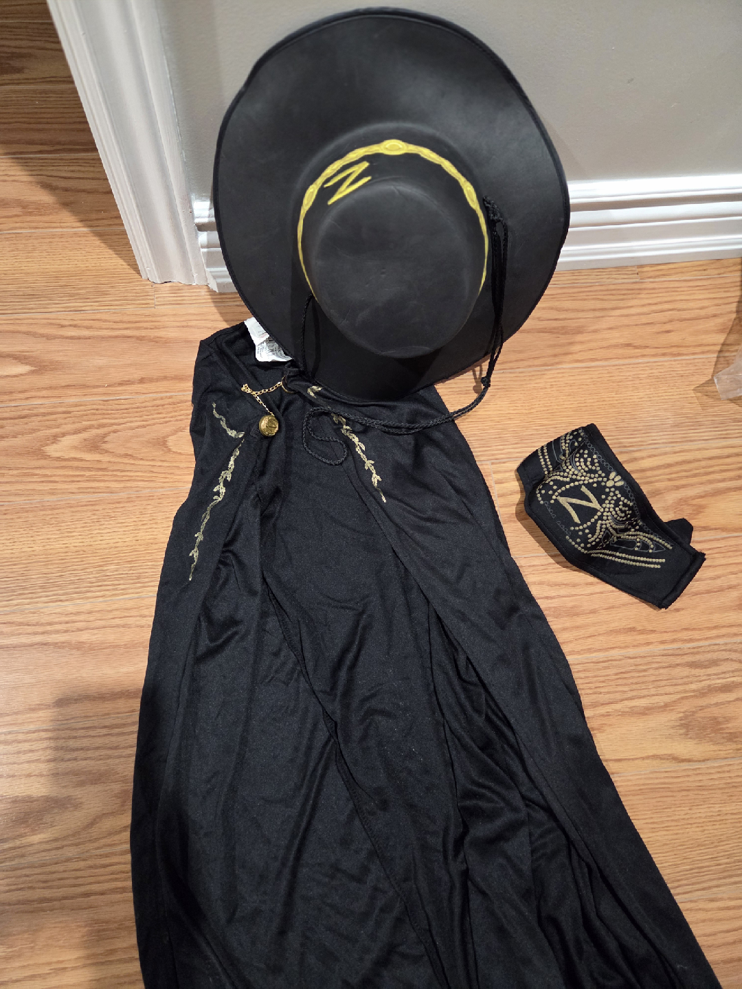 Zorro Costume - Hat, Cape, and Belt - photo 2