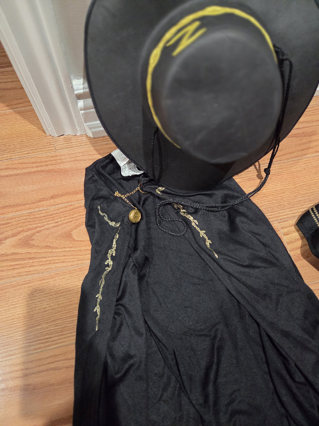 Zorro Costume - Hat, Cape, and Belt - photo 5