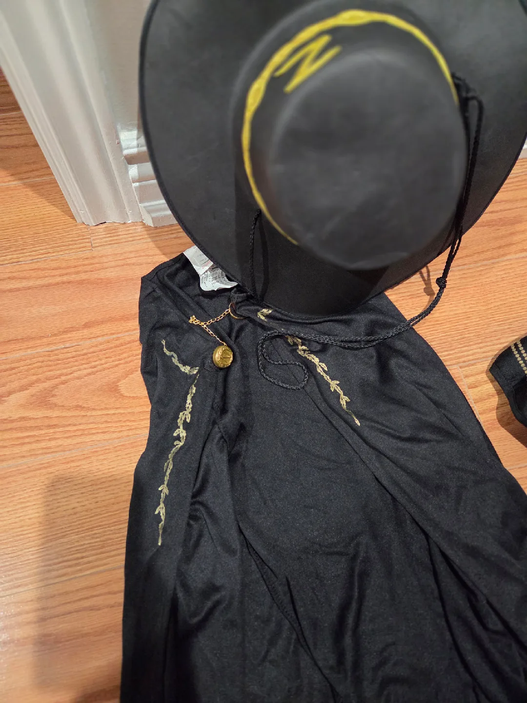 Zorro Costume - Hat, Cape, and Belt image indicator(5)