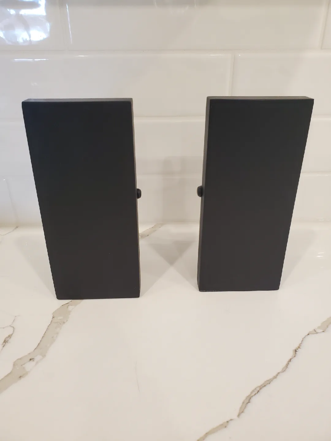 Chris Collicott Kikkerland Leaning men Bookends set of 2 image indicator(5)